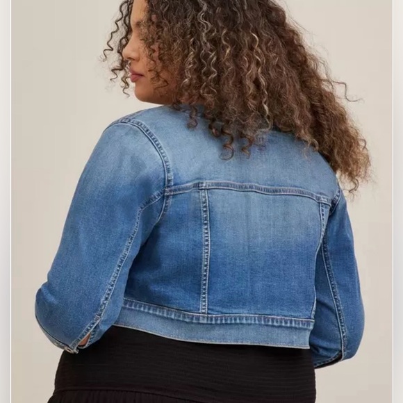 Torrid Collarless Cropped Denim Jacket - Size 2 - Picture 2 of 6